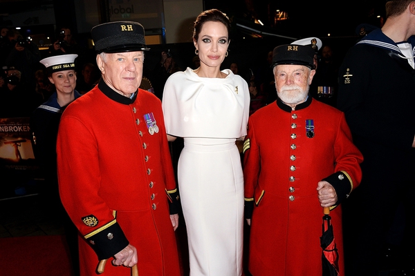 Phim mới của Angelina Jolie vẫn không 