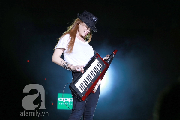Mỹ T&acirc;m tạo &ldquo;b&atilde;o&rdquo; cuốn bay hơn 20 ngh&igrave;n kh&aacute;n giả H&agrave; Nội 18