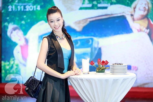 Hương Giang Idol được bạn trai tận t&igrave;nh chăm s&oacute;c 12