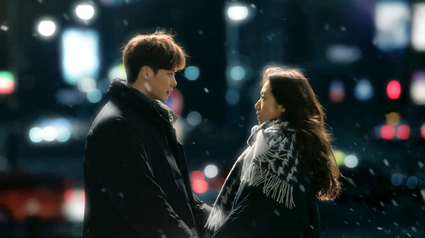 Lee Jong Suk, Park Shin Hye hôn say đắm giữa trời tuyết rơi 1