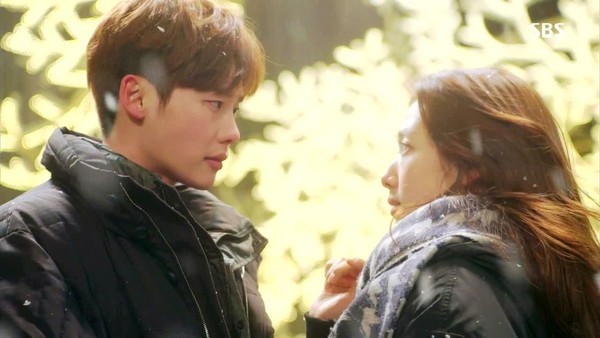 Lee Jong Suk, Park Shin Hye hôn say đắm giữa trời tuyết rơi 2