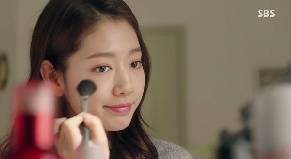 Cảnh Park Shin Hye trang điểm đi làm trong Cảnh Park Shin Hye trang điểm đi làm trong