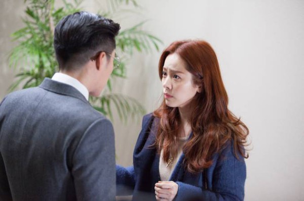 Fan bấn loạn với cảnh hôn rò rỉ của Hyun Bin - Han Ji Min 8