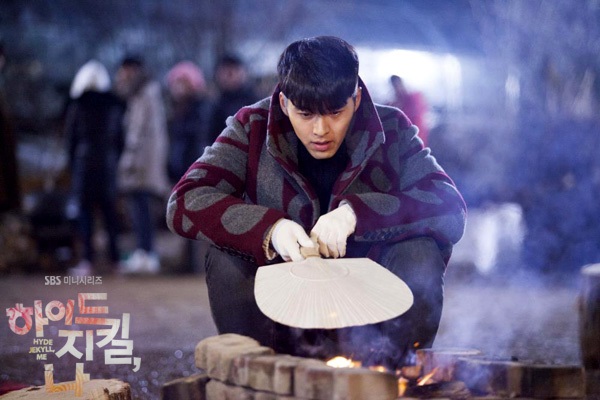 Hyun Bin, Han Ji Min cùng trùm chăn sưởi ấm 2