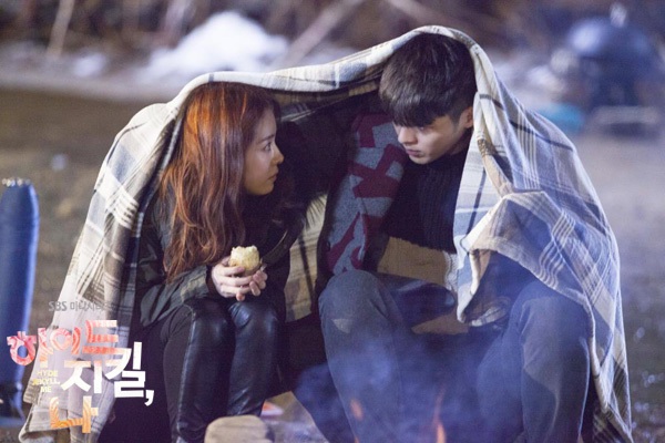 Hyun Bin, Han Ji Min cùng trùm chăn sưởi ấm 4