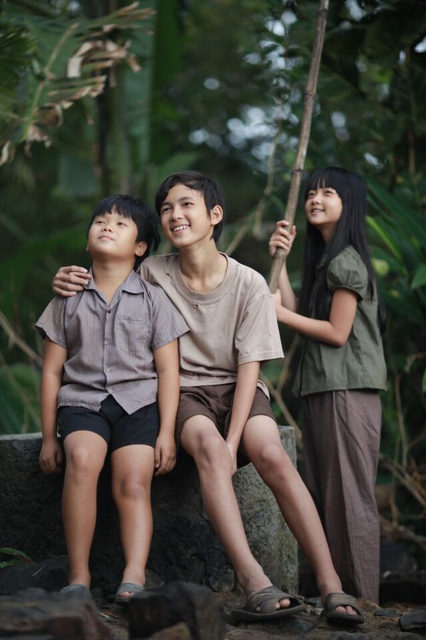 T&ocirc;i thấy hoa v&agrave;ng tr&ecirc;n cỏ xanh