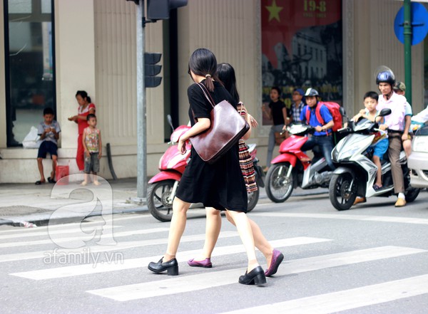 Street style xua tan cái nóng mùa hè của các quý cô Hà Thành  1