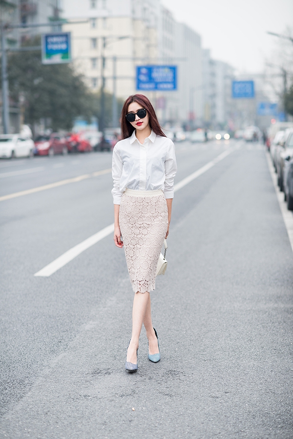 Street style dịu d&agrave;ng dưới nắng thu của ph&aacute;i đẹp Ch&acirc;u &Aacute;  11