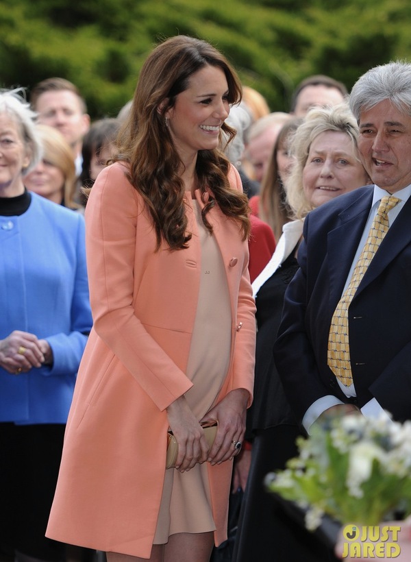 Kate Middleton mặc gì trong những ngày sắp 
