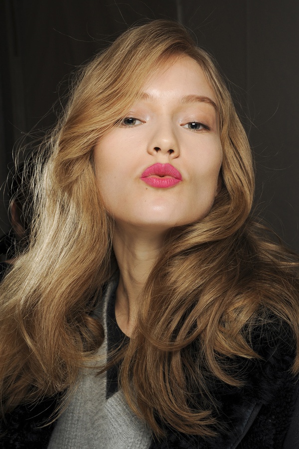 Những điều n&ecirc;n & kh&ocirc;ng n&ecirc;n khi trang điểm cho lần hẹn h&ograve; đầu ti&ecirc;n 3