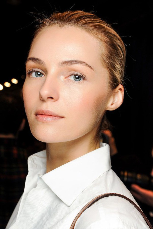 Những điều n&ecirc;n & kh&ocirc;ng n&ecirc;n khi trang điểm cho lần hẹn h&ograve; đầu ti&ecirc;n 4