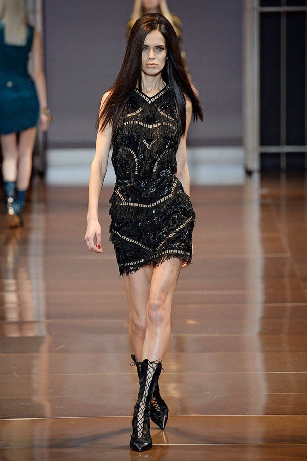 Những chiếc váy quyến rũ nhất Tuần lễ thời trang Milan  17