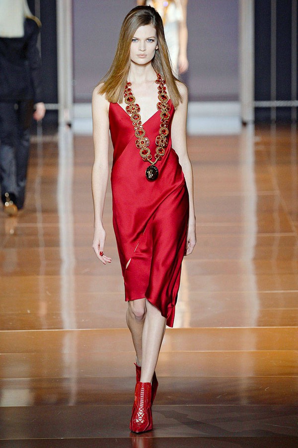 Những chiếc váy quyến rũ nhất Tuần lễ thời trang Milan  18