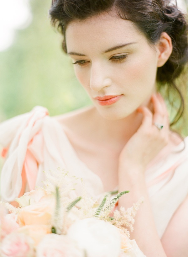 10 lỗi trang điểm cô dâu cần tránh trong ngày cưới 4