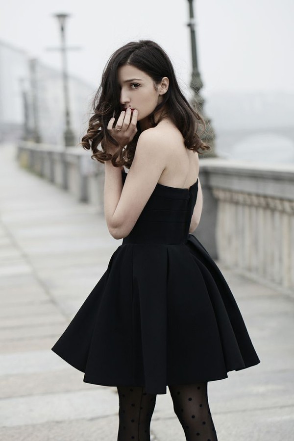 Những dáng váy đen mà bạn nên đầu tư cho tủ đồ 20