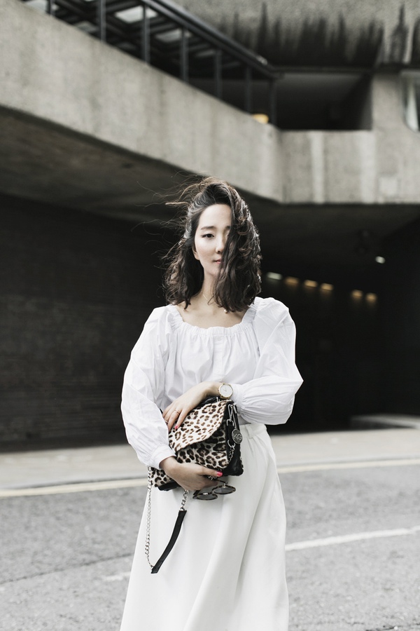 Street style nhẹ nhàng với gam màu đen - trắng của phái đẹp châu Á 5 Street style nhẹ nhàng với gam màu đen - trắng của phái đẹp châu Á 5