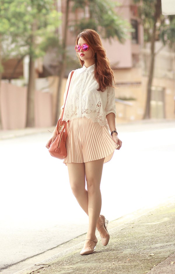 Street style Thu nữ tính xen lẫn hiện đại của các quý cô châu Á 4