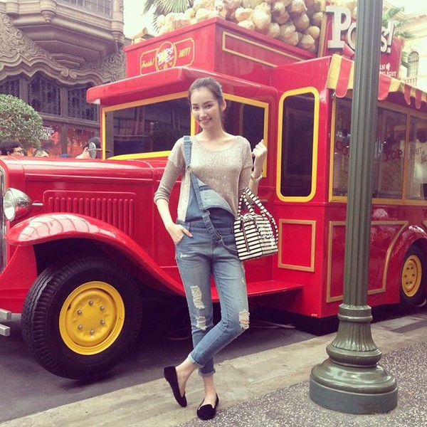 Ngọc Trinh, Hà Hồ đơn giản mà nổi bật trong street style tuần qua 6
