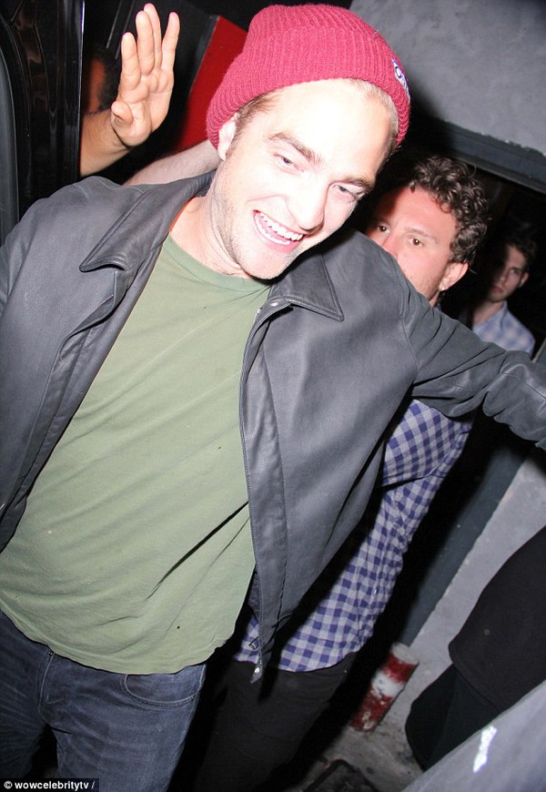 Robert Pattinson tiệc tùng thâu đêm để quên Kristen Stewart 3