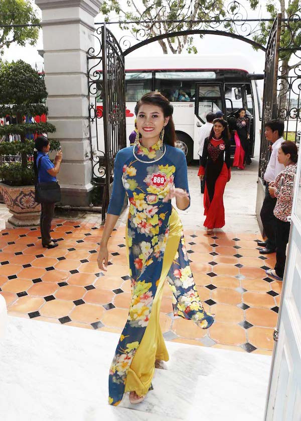 Thí sinh Hoa hậu Việt Nam 2014 hấp dẫn với bikini đầy sắc màu 7