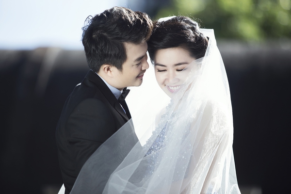 Ngắm trọn bộ ảnh cưới đáng yêu của Lê Khánh 9