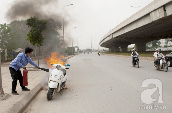 Lại một phụ nữ bị cháy xe khi đang đi trên đường 1