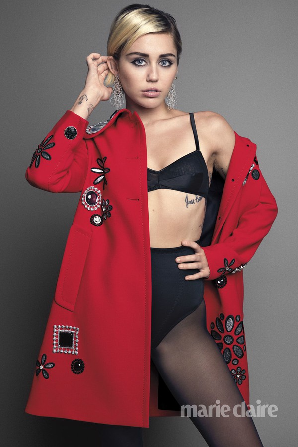Miley Cyrus ch&ecirc; bai Taylor Swift