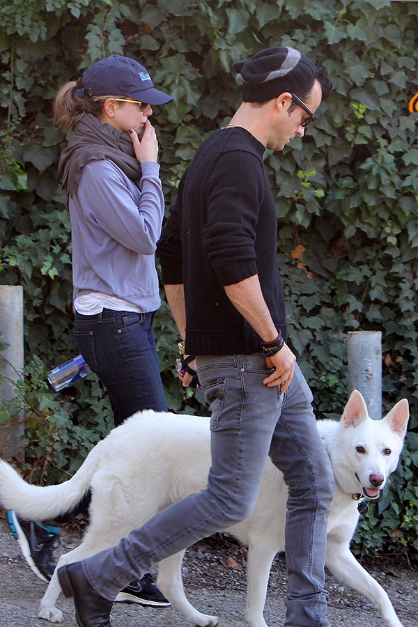 Jennifer Aniston và chồng trẻ