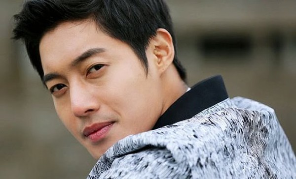 Kim Hyun Joong phỉ báng