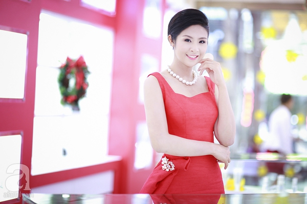 Hoa hậu Ngọc Hân tạo dáng điệu đà với đầm hồng nữ tính 5