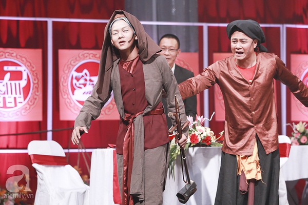 Xuân Bắc hóa ông đồ, Tự Long làm bà cụ trong Xuân Bắc hóa ông đồ, Tự Long làm bà cụ trong