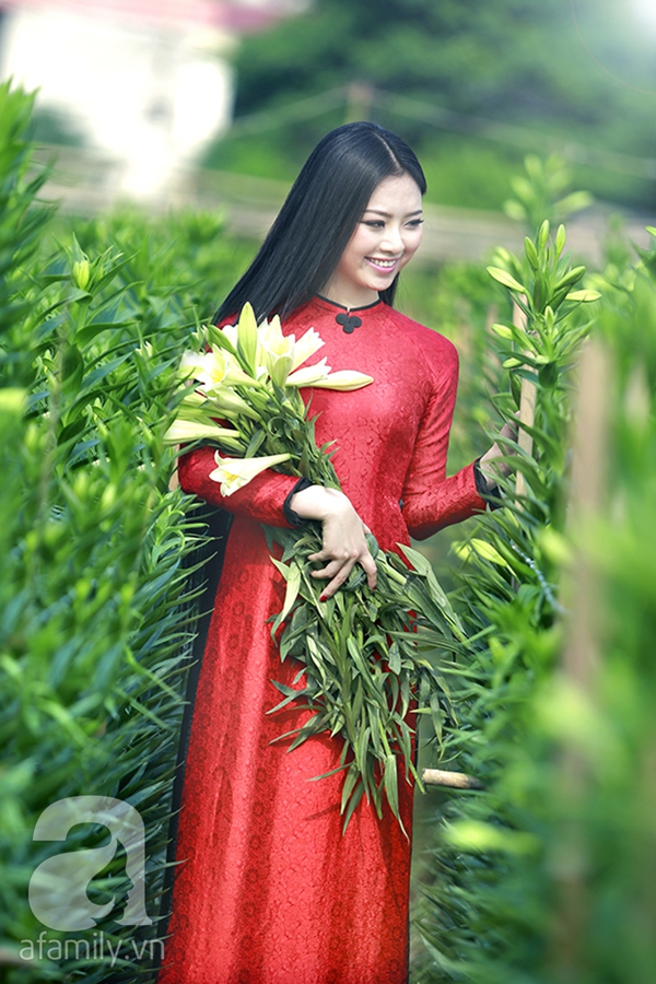 Hoa hậu Ngọc Anh và Hoa loa kèn 13
