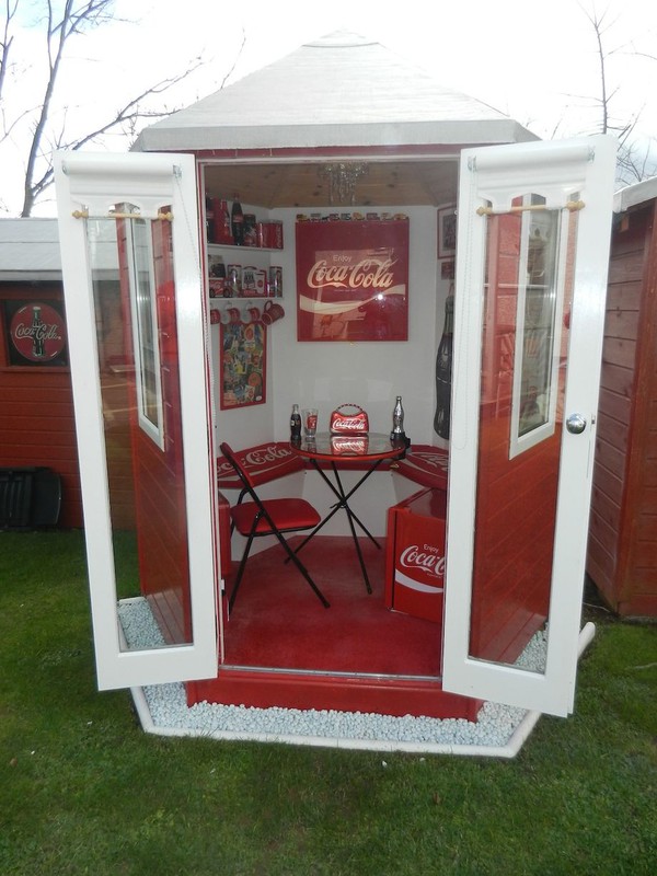 Căn nhà đỏ trắng của bà mẹ phát cuồng với Coca-cola  5