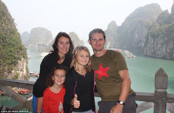 Ngưỡng mộ gia đình cho con nghỉ học đi du lịch khắp thế giới 1