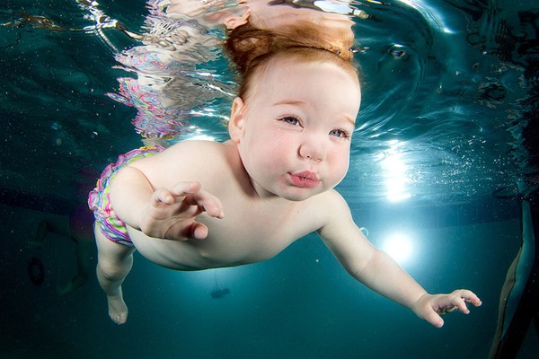 Ảnh em bé dưới nước siêu đáng yêu 1
