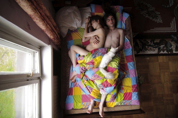 Độc đáo cuốn sách ảnh chụp tư thế ngủ của các cặp vợ chồng đang mang thai 5