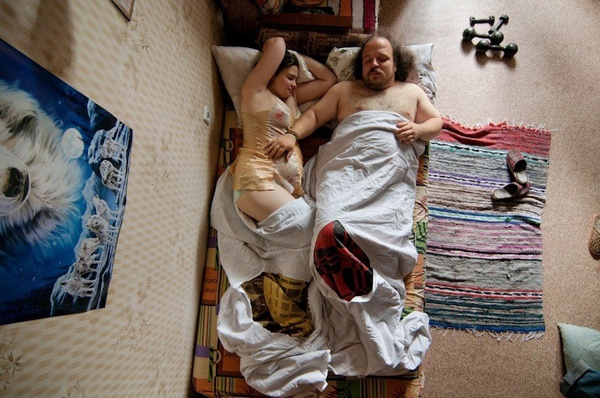 Độc đáo cuốn sách ảnh chụp tư thế ngủ của các cặp vợ chồng đang mang thai 6