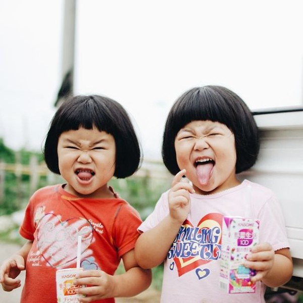 Chùm ảnh cực cute của hai bé sinh đôi người Nhật qua ống kính của bố 1