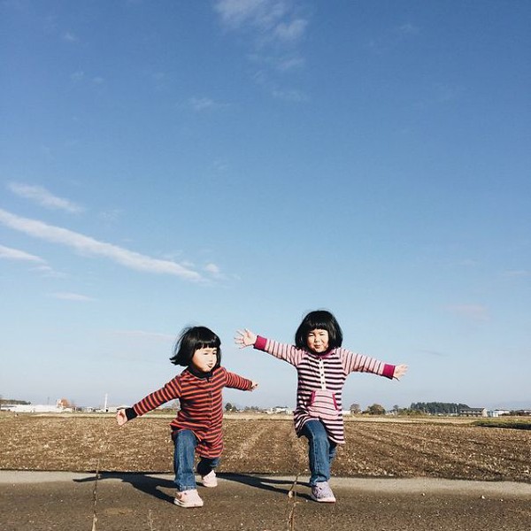 Chùm ảnh cực cute của hai bé sinh đôi người Nhật qua ống kính của bố 5