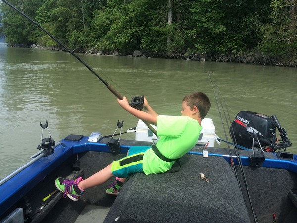 Cậu bé 9 tuổi câu được con cá nặng gần 300kg