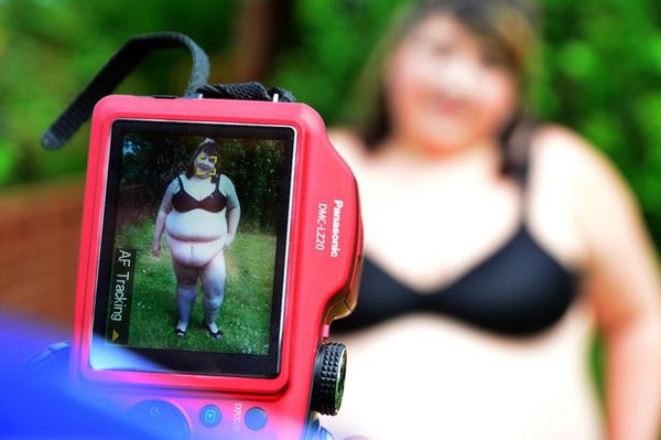 Người phụ nữ nặng 152kg tự tin chụp ảnh nude khoe cơ thể