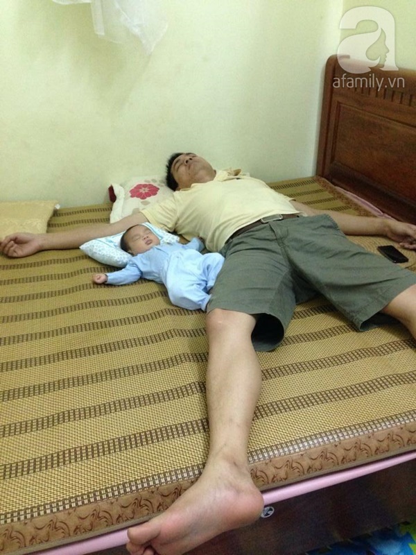 1001 những tư thế ngủ siêu dễ thương của bố Việt và con