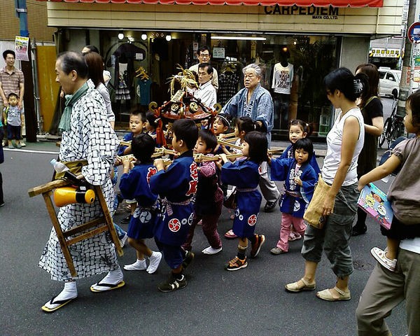 Những trải nghiệm tuyệt vời của một em bé sống ở Tokyo