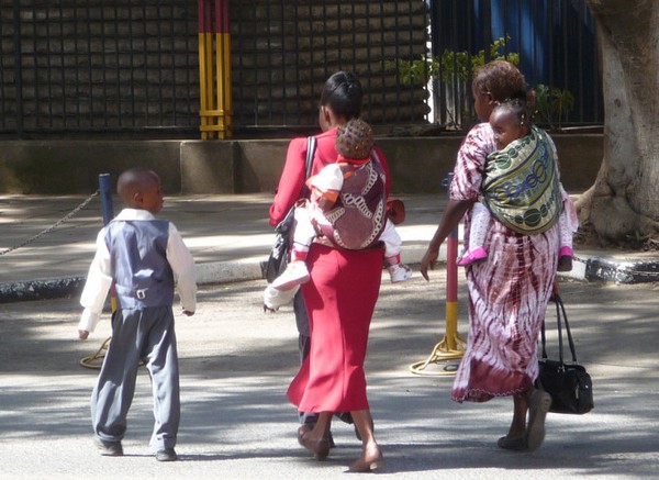 Làm mẹ ở Kenya