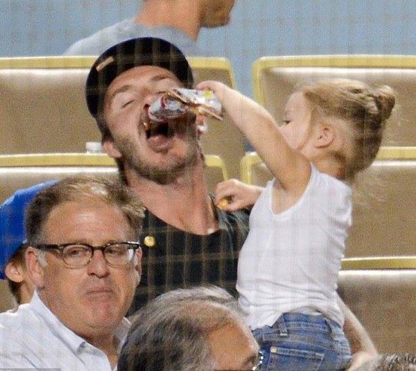 David Beckham và con gái Harper.