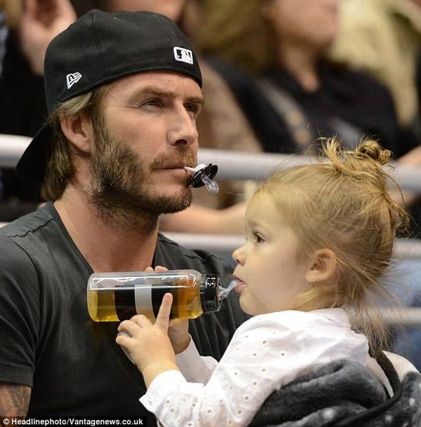 David Beckham và con gái Harper.