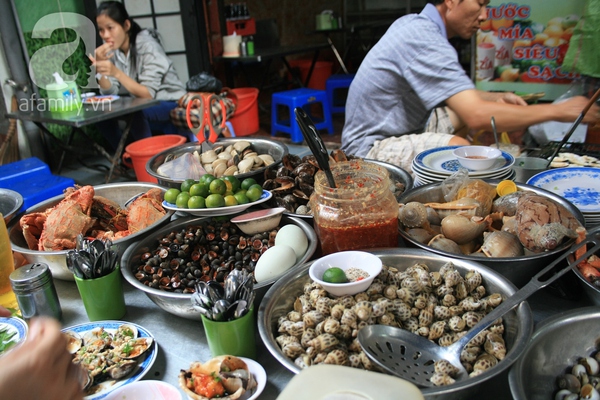 H&agrave;ng ốc ngon, rẻ, sạch b&ecirc;n trong chợ Ho&agrave;ng Hoa Th&aacute;m 2