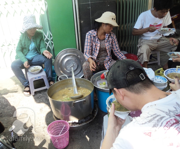Bánh canh bột gạo tự làm siêu ngon ở chợ Trần Hữu Trang  1