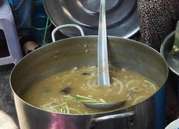 Bánh canh bột gạo tự làm siêu ngon ở chợ Trần Hữu Trang  2