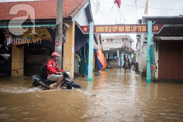 Cố đô Huế ngập trong biển nước sau khi bão Nari đổ bộ 17